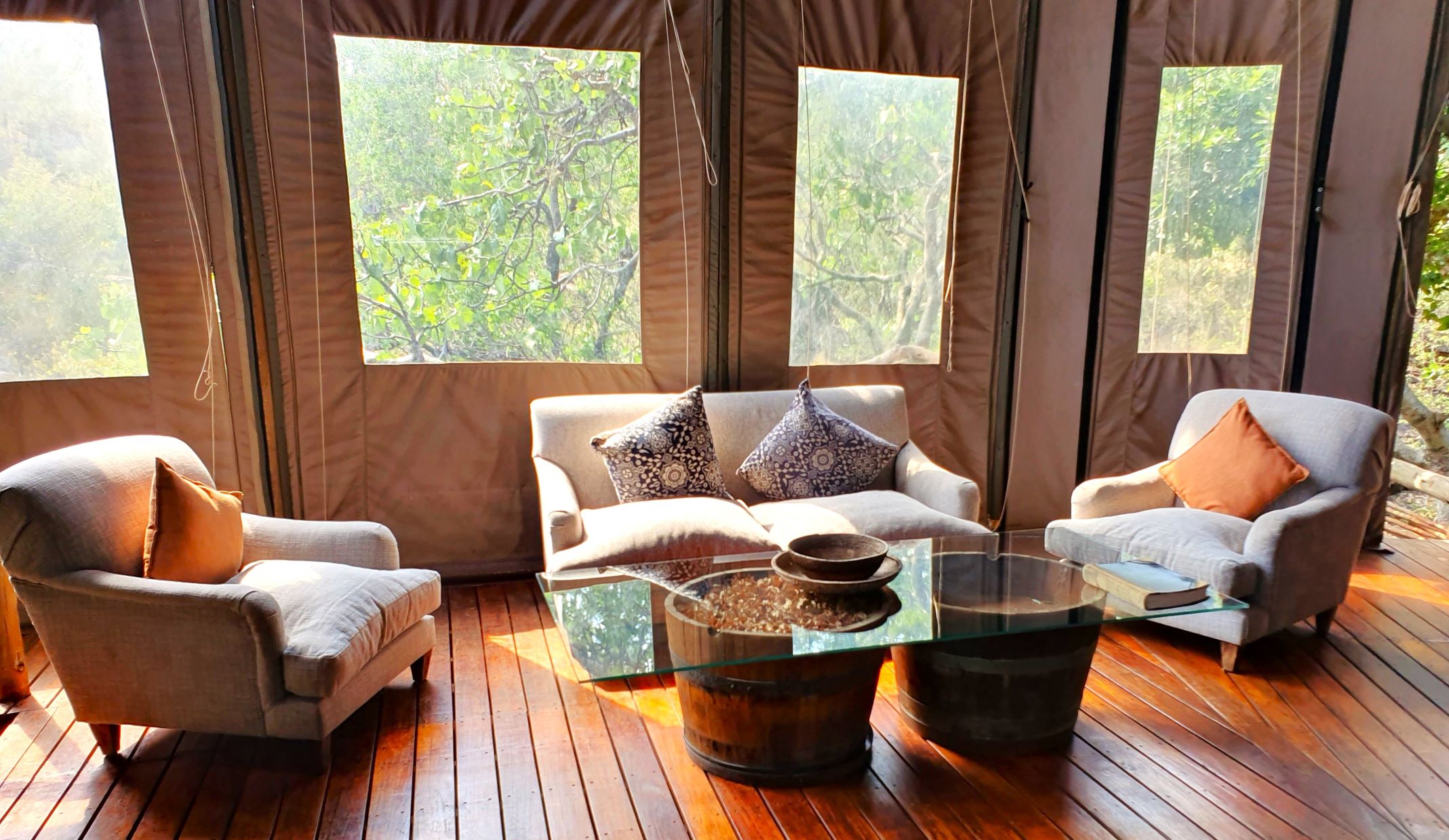 the reception seating area at Buffalo Ridge Lodge